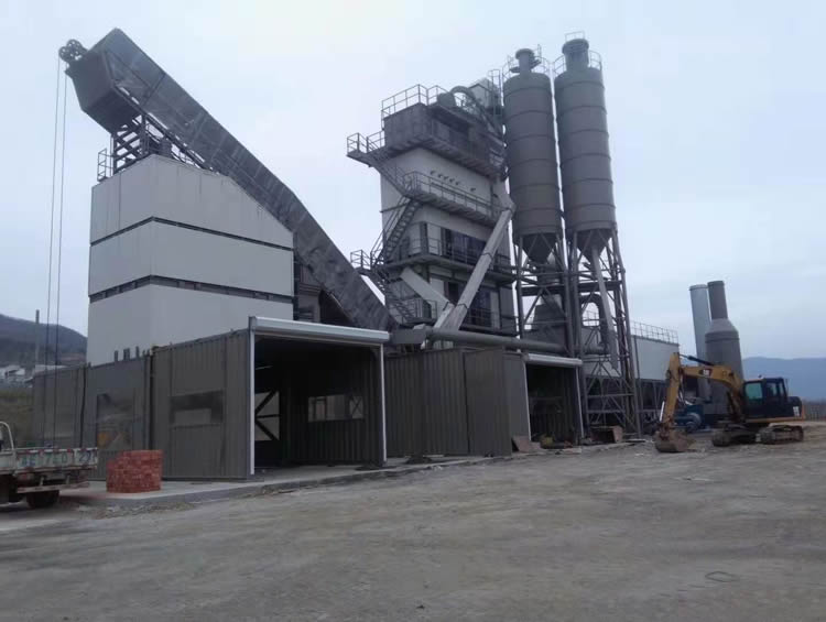 �r������վ